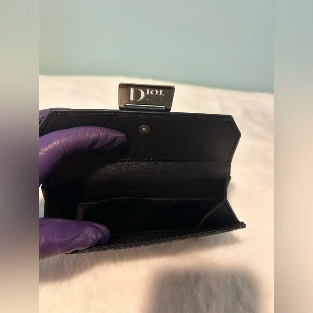 DIOR Bi-Fold Wallet in like new condition. Authentic and pre-owned